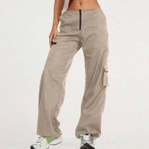 Motel Women's Tan Y2K Streetwear Cargo Parachute‎ Pants Size Small NWOT